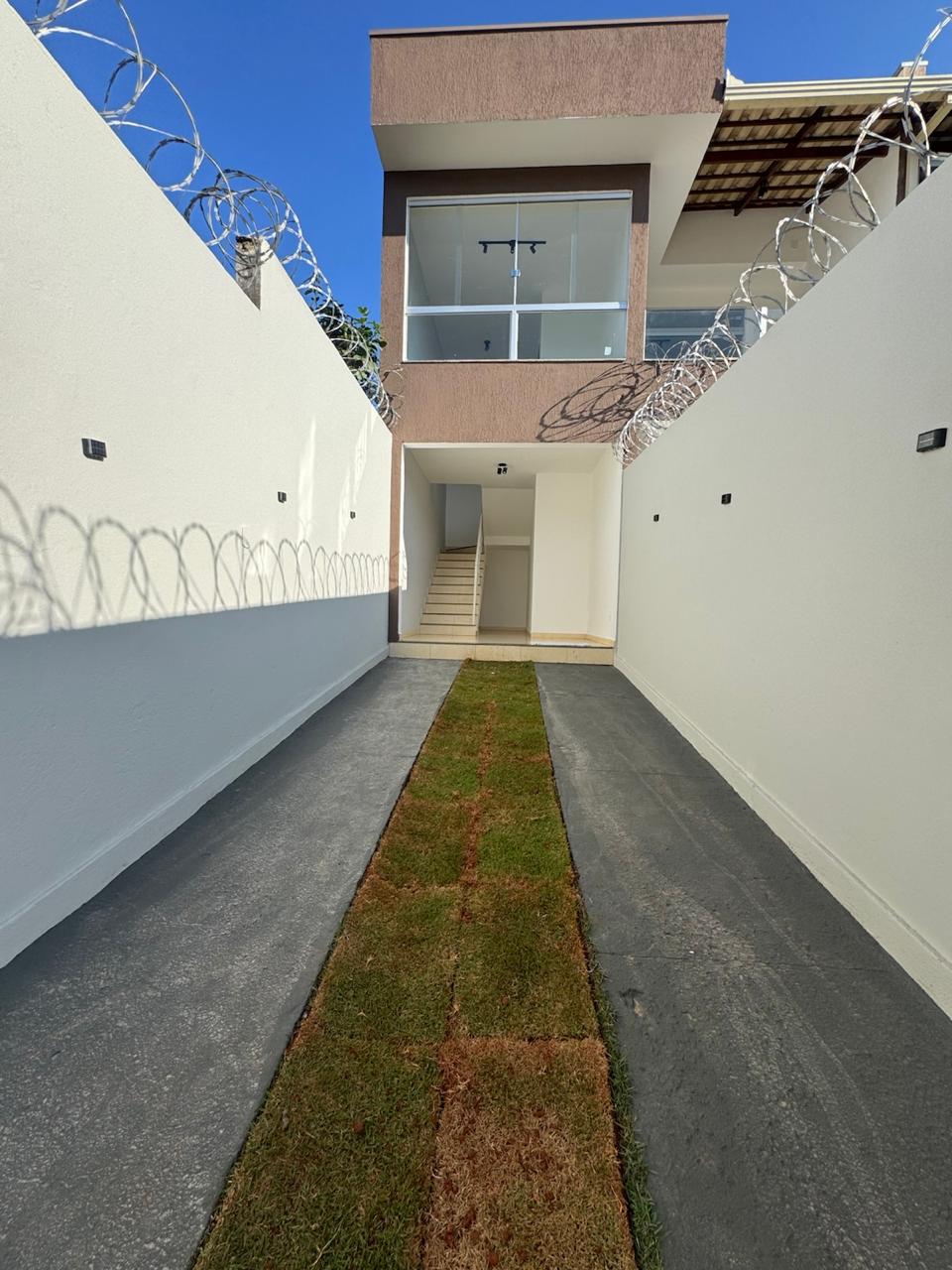 Entrada com jardim