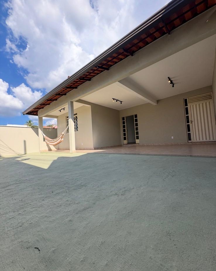 Fachada e varanda
